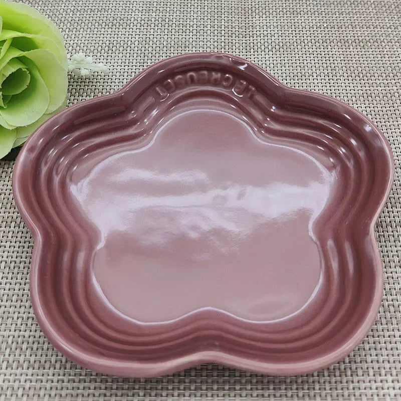 Paw Care USA whisker friendly cat bowl in mauve with a flower-shaped design on a woven mat